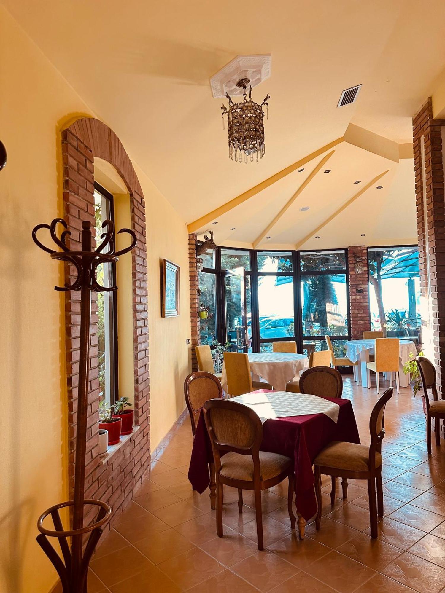 Hotel Saint Marena Pogradec Exterior photo