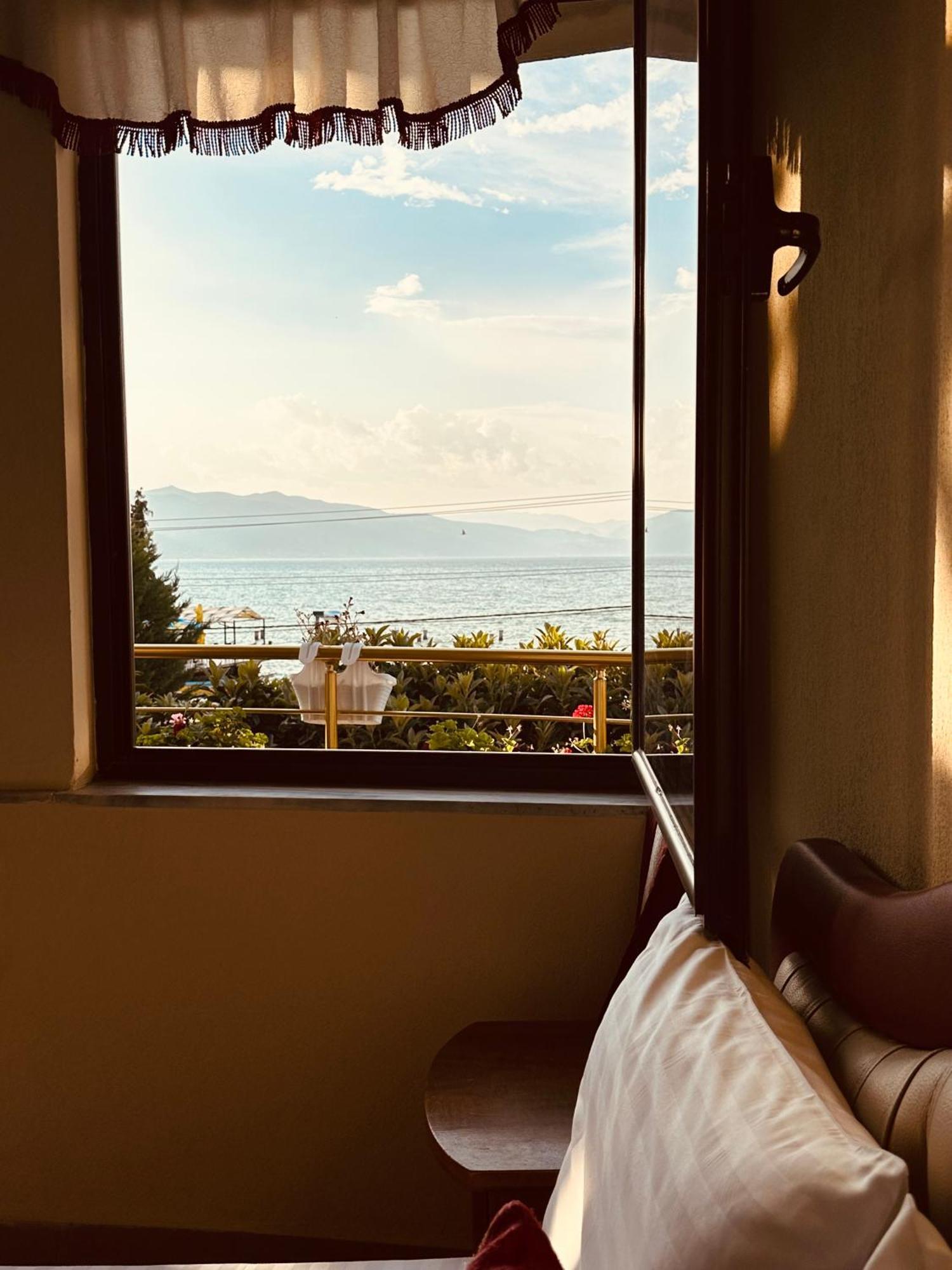 Hotel Saint Marena Pogradec Exterior photo